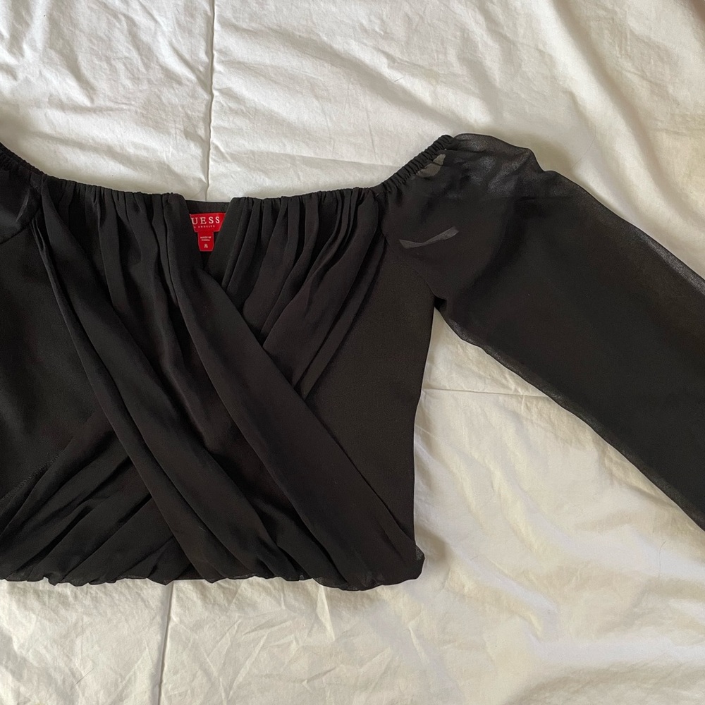 GUESS OFF THE SHOULDER DRESS TOP
